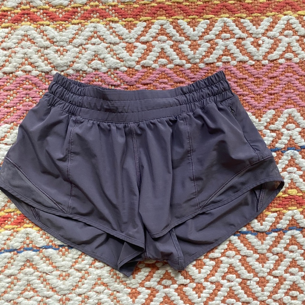 Lululemon Hotty Hot Low-Rise Lined Short 2.5”